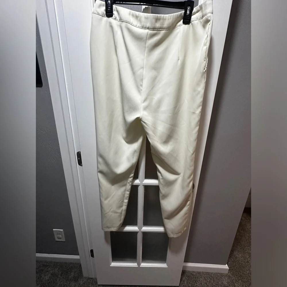 PrettyLittleThing Cream Cropped Pants - Picture 9 of 9